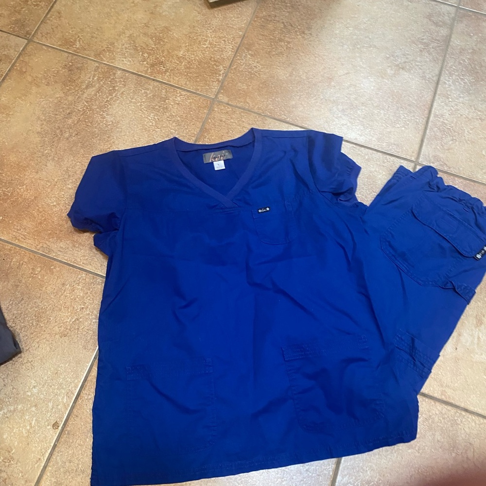 Set of scrubs- Koi comfort in royal blue. GUC